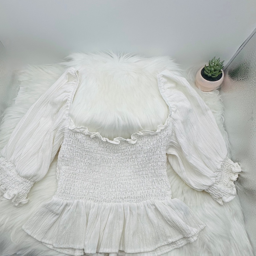 Junior Size Cute White Puffed Sleeve Blouse